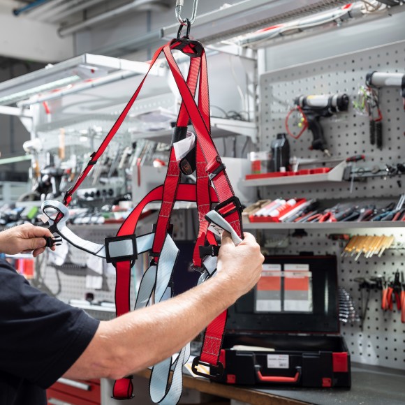 Zachycovací postroj