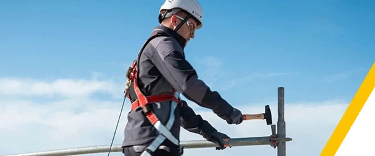 Dělník s jištěním